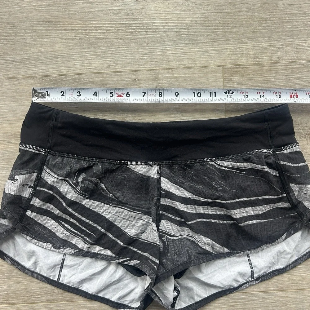 Lululemon Women's Size 8 Running Active Speed Short  Marbled Mix‎ White Black